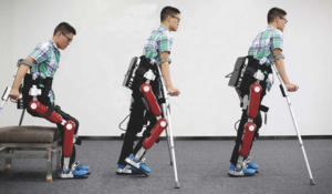 Elektrické nohy exoskelet pro chůzí ochrnuté osoby