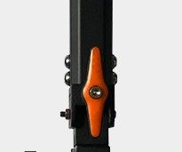 Elektrické koloběžky, elektrické tříkolky Oranžový šroub fixace z elektrického pohonu k invalidnímu vozíku Elektrické koloběžky, elektrické tříkolky