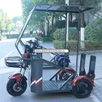 Elektrické koloběžky, elektrické tříkolky Elektrická tříkolka určená pro převoz osob na invalidním vozíku. Elektrické koloběžky, elektrické tříkolky Elektrické koloběžky, elektrické tříkolky Elektrická tříkolka určená pro převoz osob na invalidním vozíku. Elektrické koloběžky, elektrické tříkolky