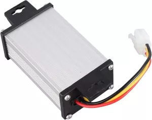 Měnič napětí z 60V na 12V pro elektrický skútr, měnič napětí 60V na 12V, DC DC měnič elektro skútr, převodník napětí 60V 12V, redukce napětí elektrický skútr, 12V napájení elektro skútr, měnič napětí skútr