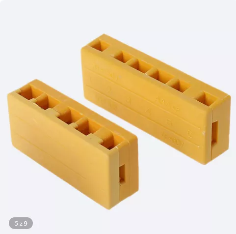 Elektrické koloběžky, elektrické tříkolky Svorkovnice pro propojení kabeláže na elektrický skútr, svorkovnice pro elektrický skútr, svorkovnice kabeláže elektro skútr, propojení kabelů elektrický skútr, elektroinstalace elektrický skútr, svorkovnice elektro, náhradní díly elektrický skútr Elektrické koloběžky, elektrické tříkolky