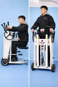 Elektrický skútr, Elektrická tříkolka Vertikalizační stroj s imitací chůze a možností popojíždění v interiéru i terénu, vertikalizační stroj, vertikalizační chodítko, rehabilitační stroj chůze, imitace chůze rehabilitace, vertikalizační zařízení, pojízdný vertikalizační stojan dlouhý dojezd, silný motor, do terénu, pro seniory