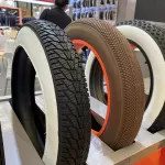 Elektrické koloběžky, elektrické tříkolky Barevné pneumatiky pro elektrické skútry a invalidní vozíky Elektrické koloběžky, elektrické tříkolky