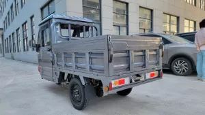 Elektrické koloběžky, elektrické tříkolky Elektrická tříkolka cargo s kabinou 2000W 72V (65Ah / 72Ah) – pracovní mini pickup Elektrické koloběžky, elektrické tříkolky Elektrické koloběžky, elektrické tříkolky Elektrická tříkolka cargo s kabinou 2000W 72V (65Ah / 72Ah) – pracovní mini pickup Elektrické koloběžky, elektrické tříkolky