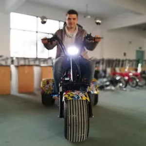 Elektrické koloběžky, elektrické tříkolky Elektrická tříkolka 1000W 60V 20Ah Elektrické koloběžky, elektrické tříkolky Elektrické koloběžky, elektrické tříkolky Elektrická tříkolka 1000W 60V 20Ah Elektrické koloběžky, elektrické tříkolky