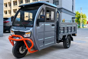 Elektrická tříkolka cargo s kabinou 2000W 72V (65Ah / 72Ah) – pracovní mini pickup
