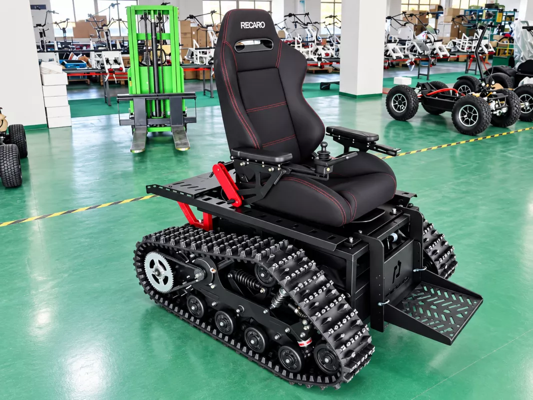 Elektrické koloběžky, elektrické tříkolky Elektrický pásový terénní stroj pro osoby s hendikepem – svoboda pohybu i byznysový potenciál ♿⛰️ Elektrické koloběžky, elektrické tříkolky
