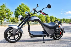 Elektrický skútr Chooper III Cobra 2000W 30Ah – rychlost až 60 km/h, elektrický skútr, elektrický skútr 2000W, elektrický skútr 30Ah, elektrický skútr 60 km/h, výkonný elektrický skútr, rychlý elektrický skútr, elektrický skútr s dlouhým dojezdem