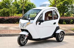 Kapotovaná elektrická tříkolka 1500W 40Ah – plně krytá, kapotovaná elektrická tříkolka, plně krytá elektrická tříkolka, elektrická tříkolka 1500W, elektrická tříkolka 40Ah, elektrická tříkolka s kabinou, uzavřená elektrická tříkolka